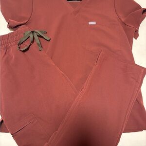 FIGS Walnut Scrub set